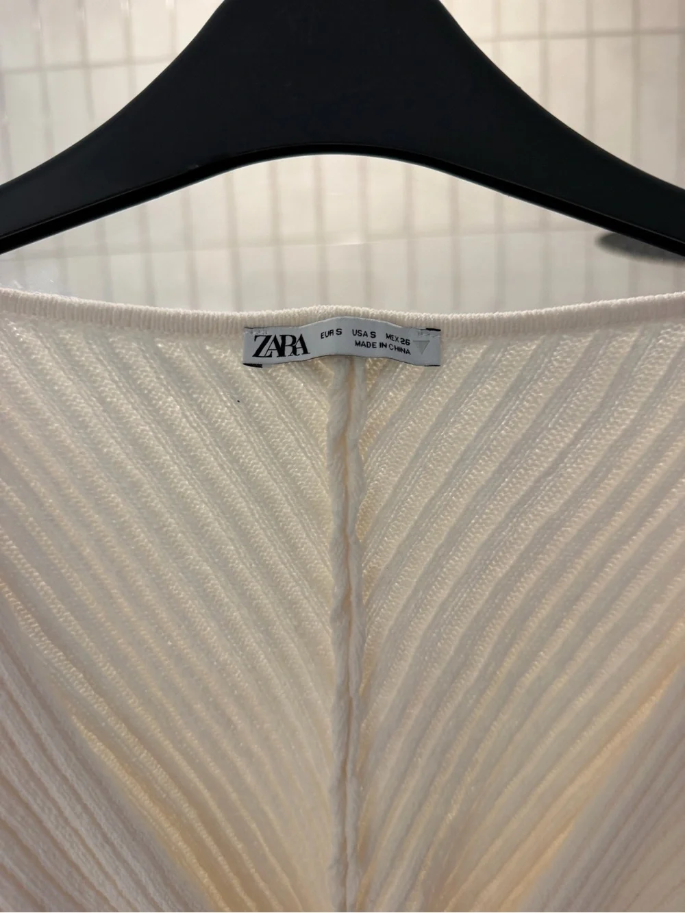 Zara Cream Ribbed V‑Neck Knit Top
